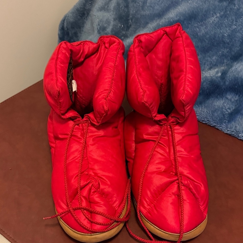 Eddie Bauer Red Quilted Men's Sandals